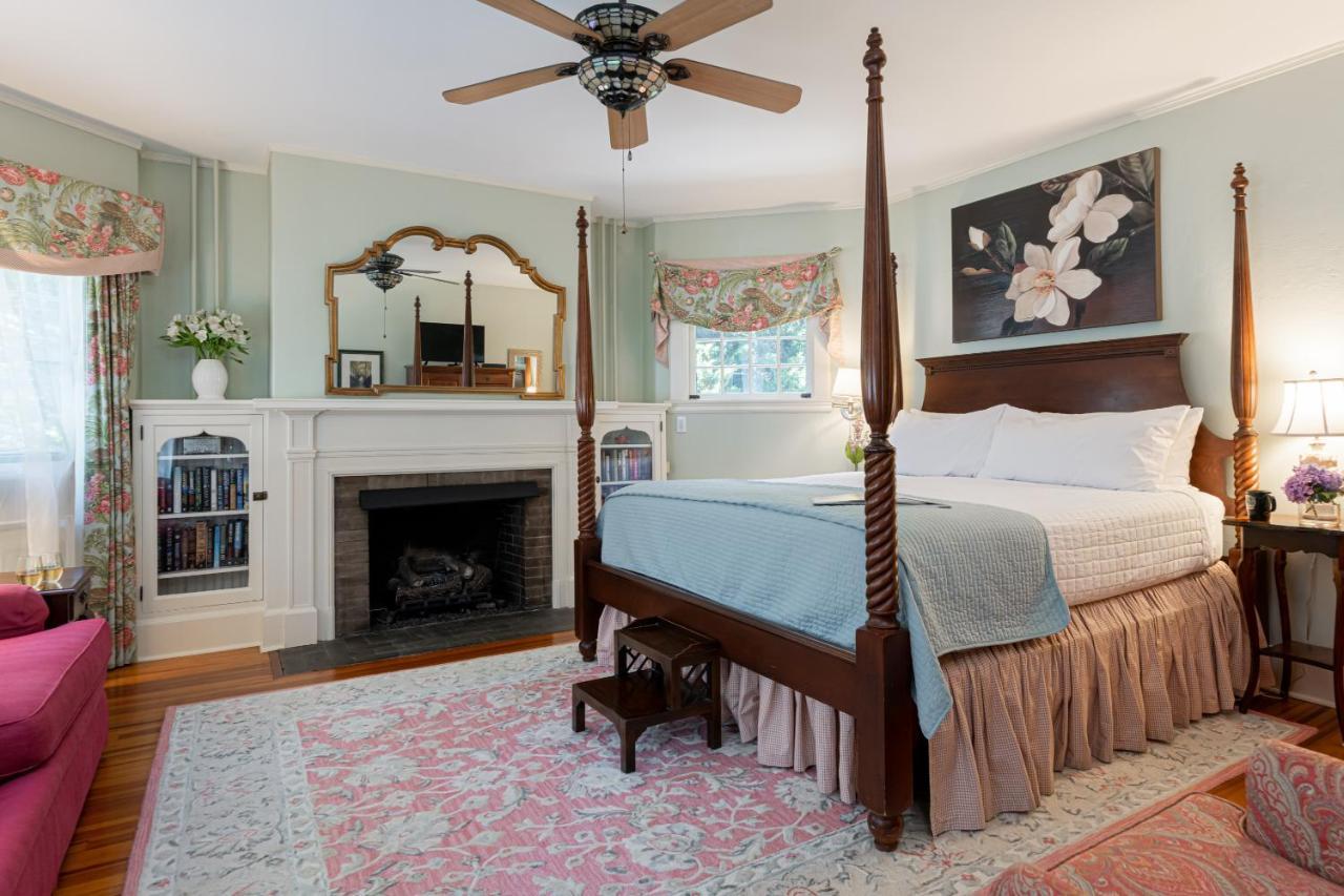 Pinecrest Bed & Breakfast 애쉬빌 외부 사진
