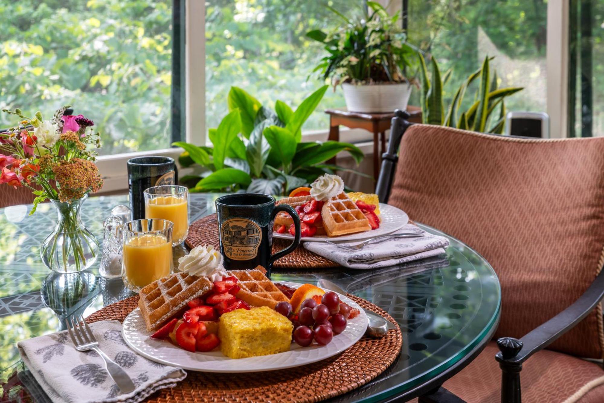 Pinecrest Bed & Breakfast 애쉬빌 외부 사진