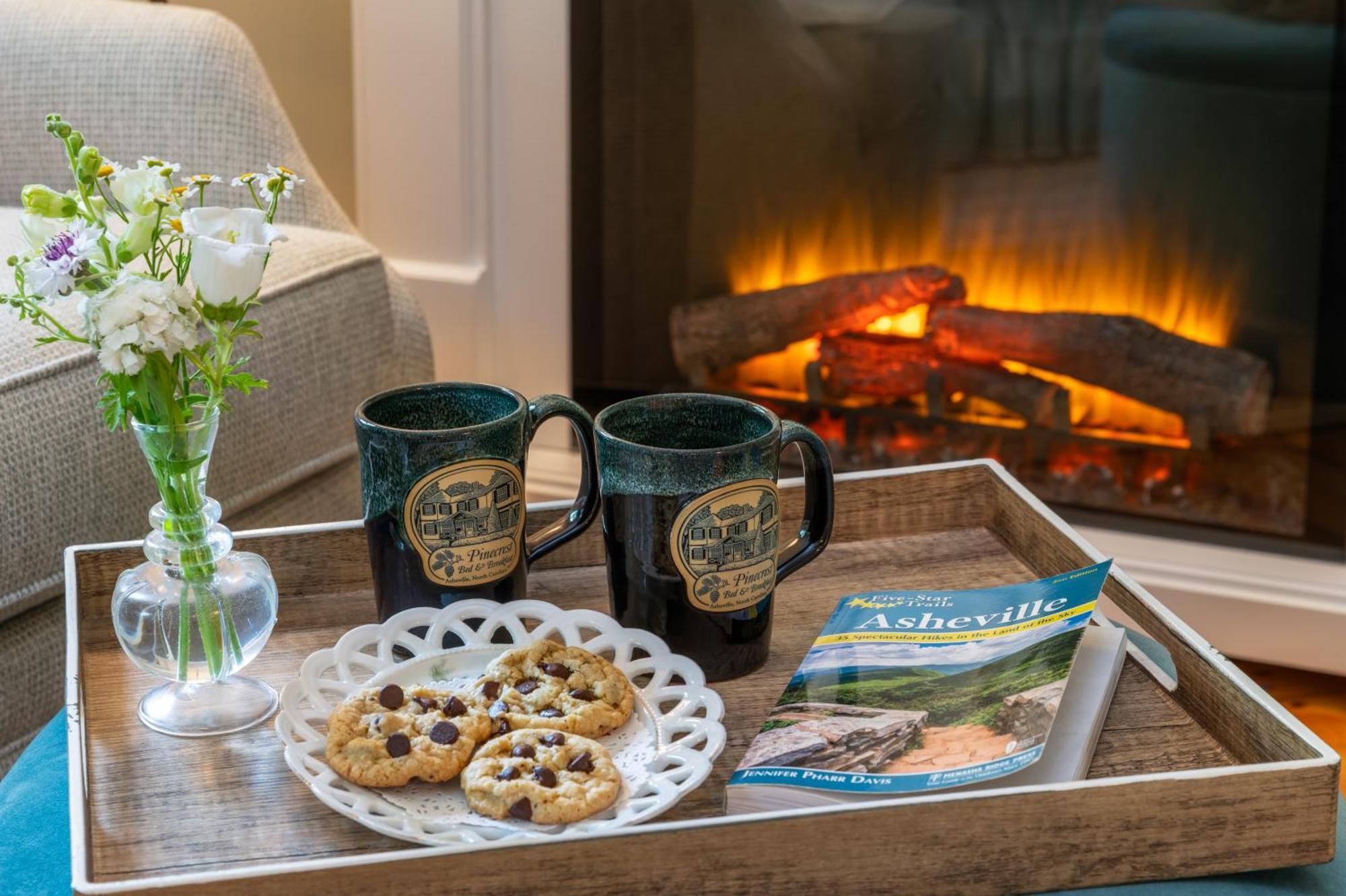 Pinecrest Bed & Breakfast 애쉬빌 외부 사진