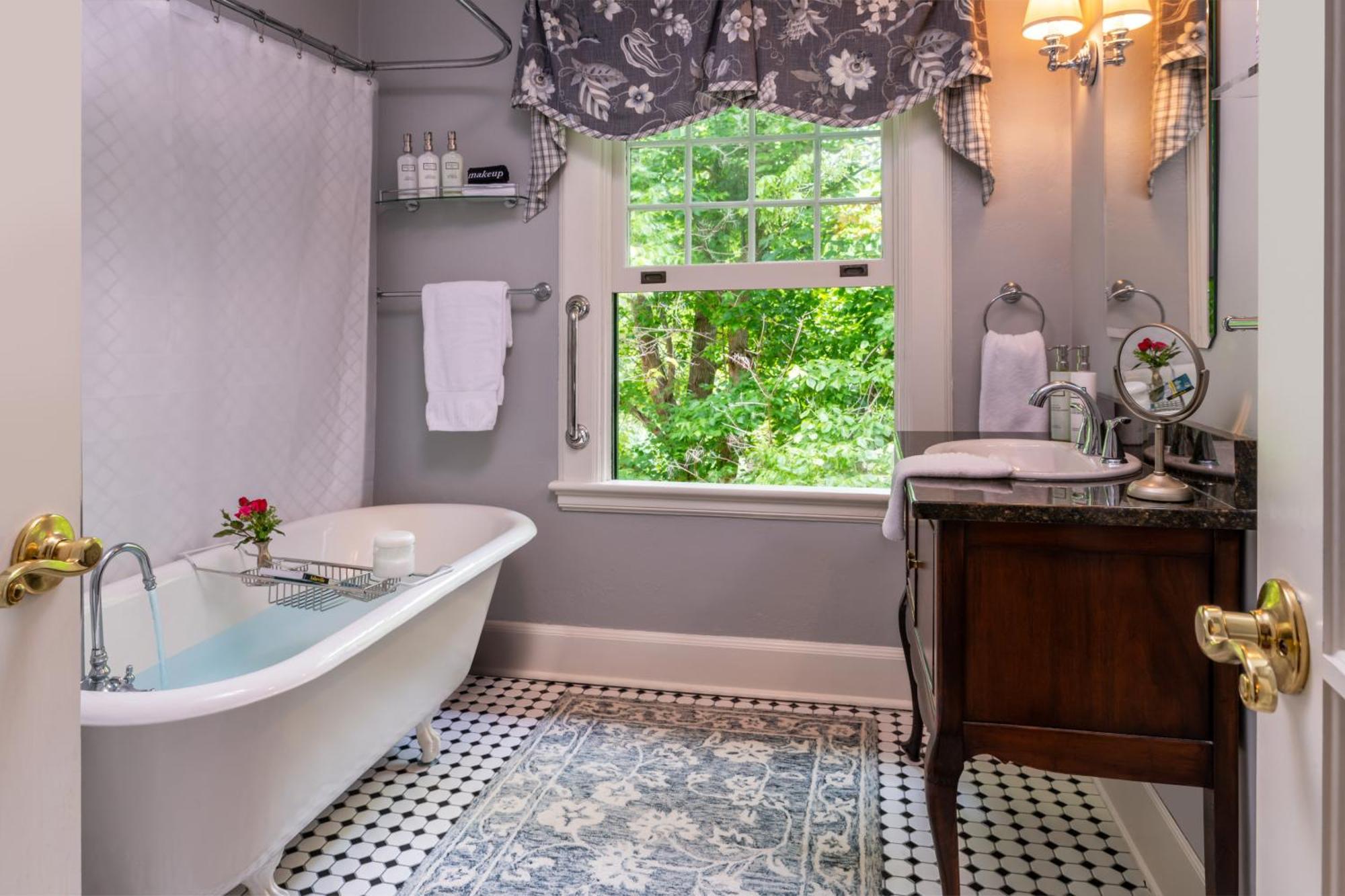Pinecrest Bed & Breakfast 애쉬빌 외부 사진